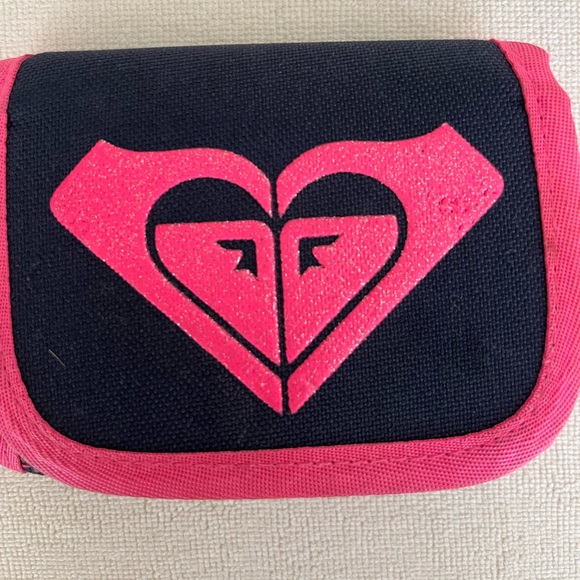 Roxy denim and hot pink wallet - Picture 3 of 5